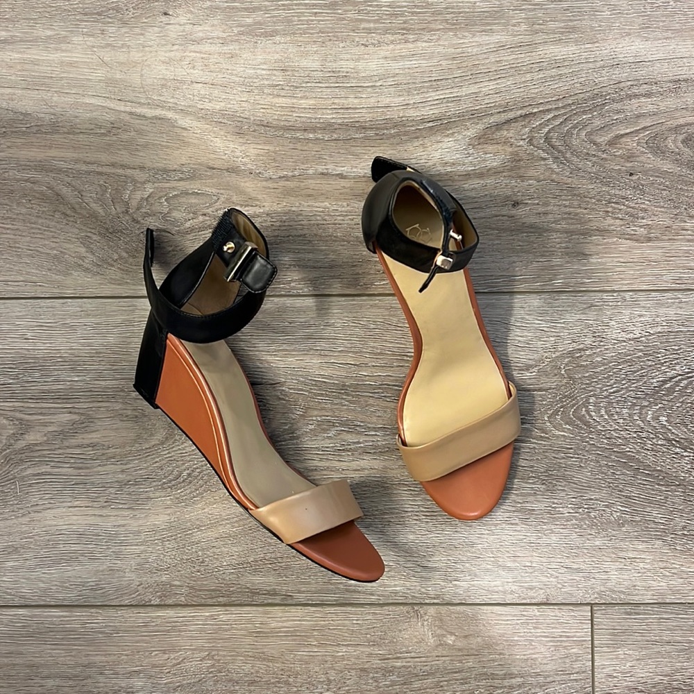 Anne Taylor black/tan wedges size 9 sf/pf